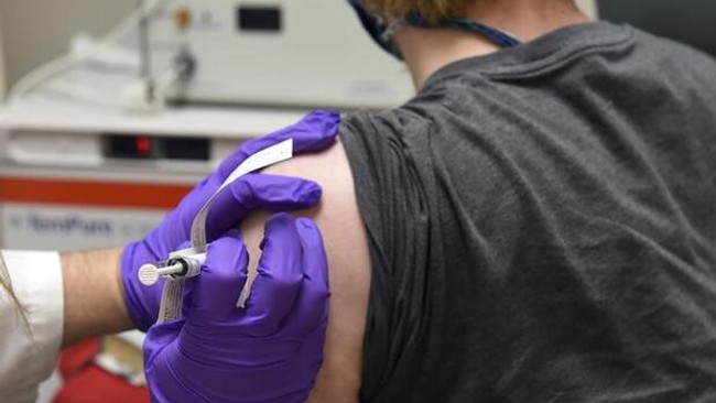 İngiltere ve Almanya, Kovid-19 aşısının dağıtımında iş birliğini devam ettirme konusunda anlaştı