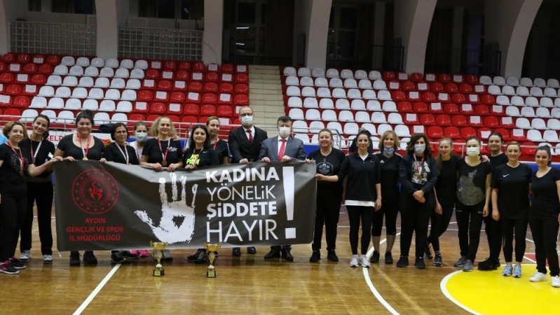 Aydın'da kadına şiddete voleybol müsabakası ile dikkat çektiler