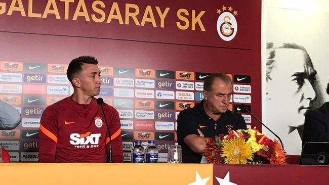 Galatasaray'da Fernando Muslera açıklamalarda bulunuyor (CANLI)