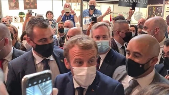 Macron'a bir saldırı daha: Yine yumurta attılar