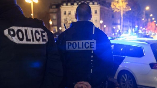 Paris'te bir kişiyi darbeden polis hakkında soruşturma başlatıldı