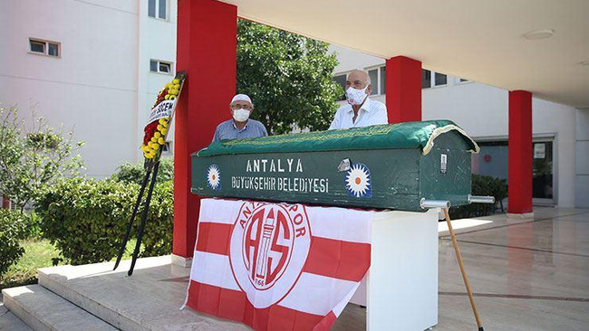 Vefat eden Erdoğan Saçak için Antalyaspor’da tören düzenlendi