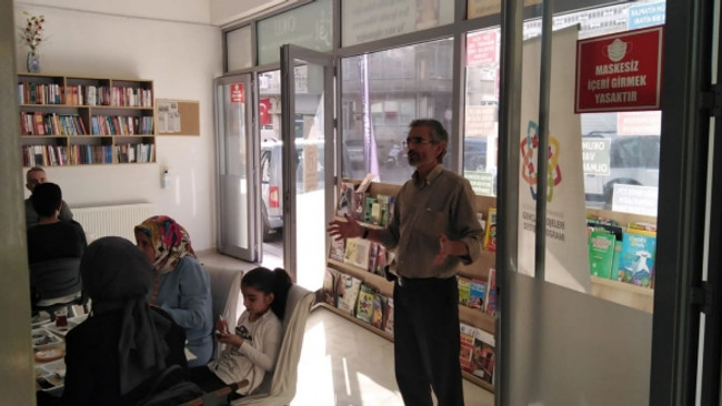 Ensar Vakfı, bursiyer öğrencileri  Çınar Kitap Kahve'de buluştu
