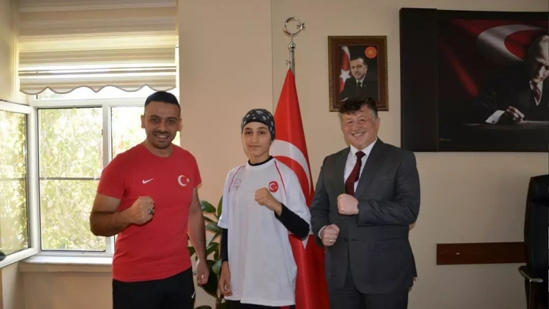 Gençlik ve Spor İl Müdürü Fillikçioğlu, Türkiye üçüncüsü Batur'u ağırladı