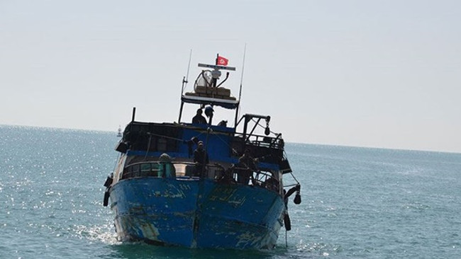 Tunus açıklarında göçmen teknesi alabora oldu