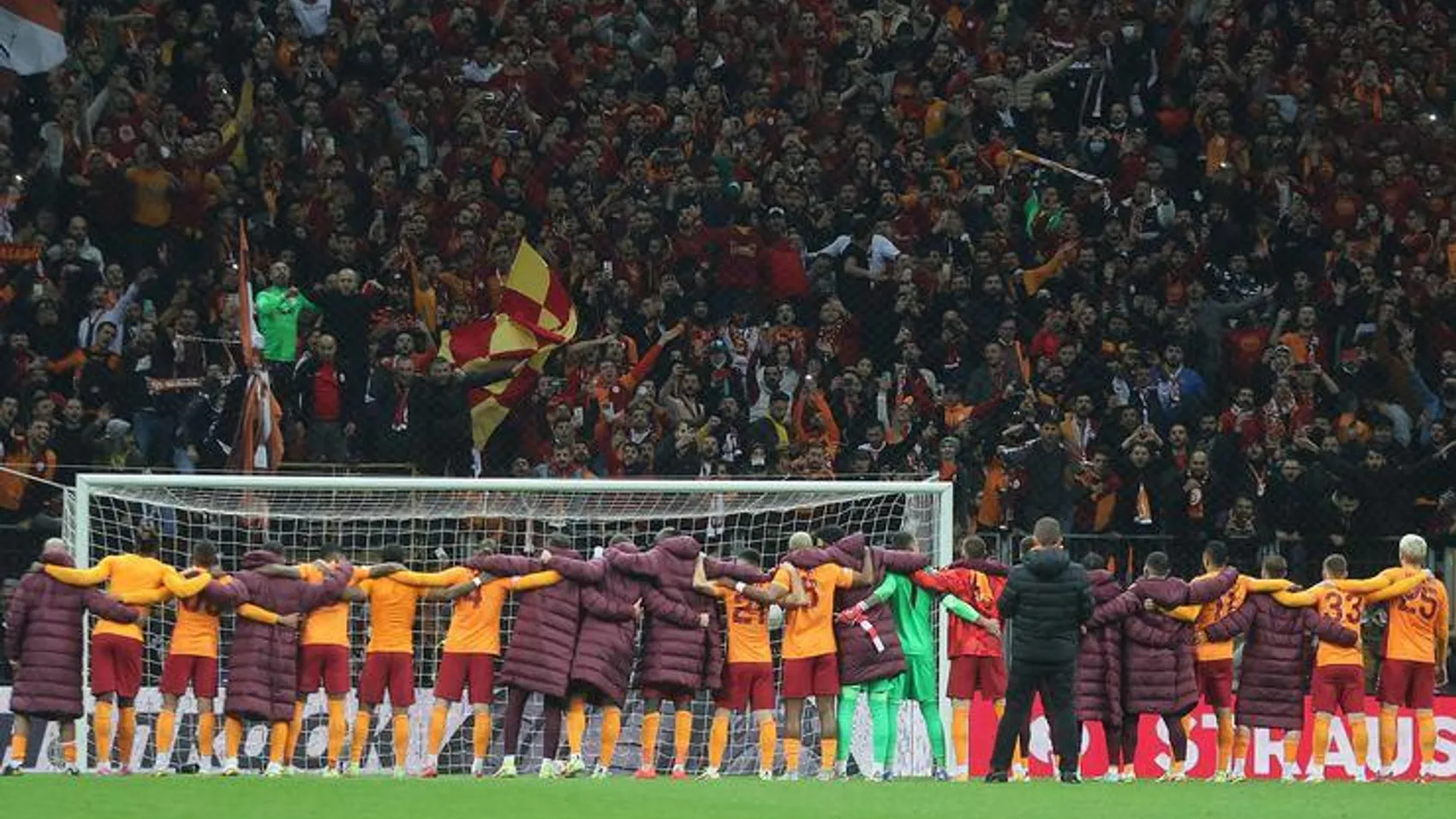 Galatasaray'ın rakibi Marsilya, İstanbul'da yandı!