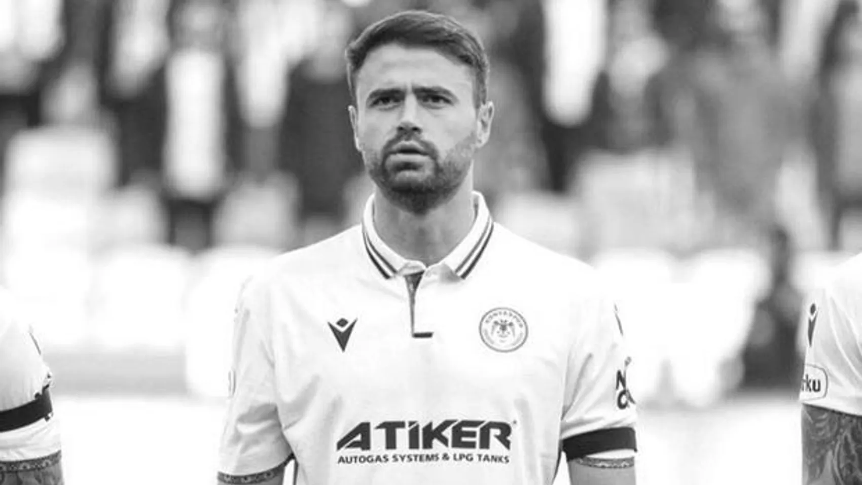 Ahmet Çalık, Adana Demirspor-Kayserispor maçında karanfillerle anıldı