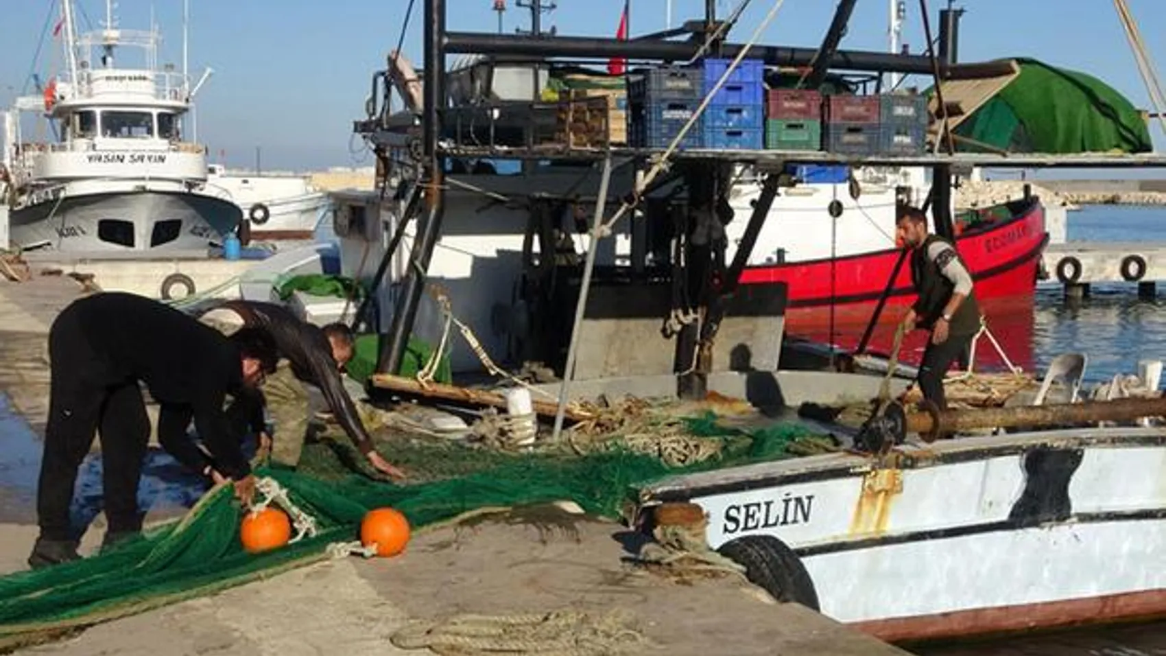 Fırtına geçti, balıkçılar Akdeniz’e açıldı