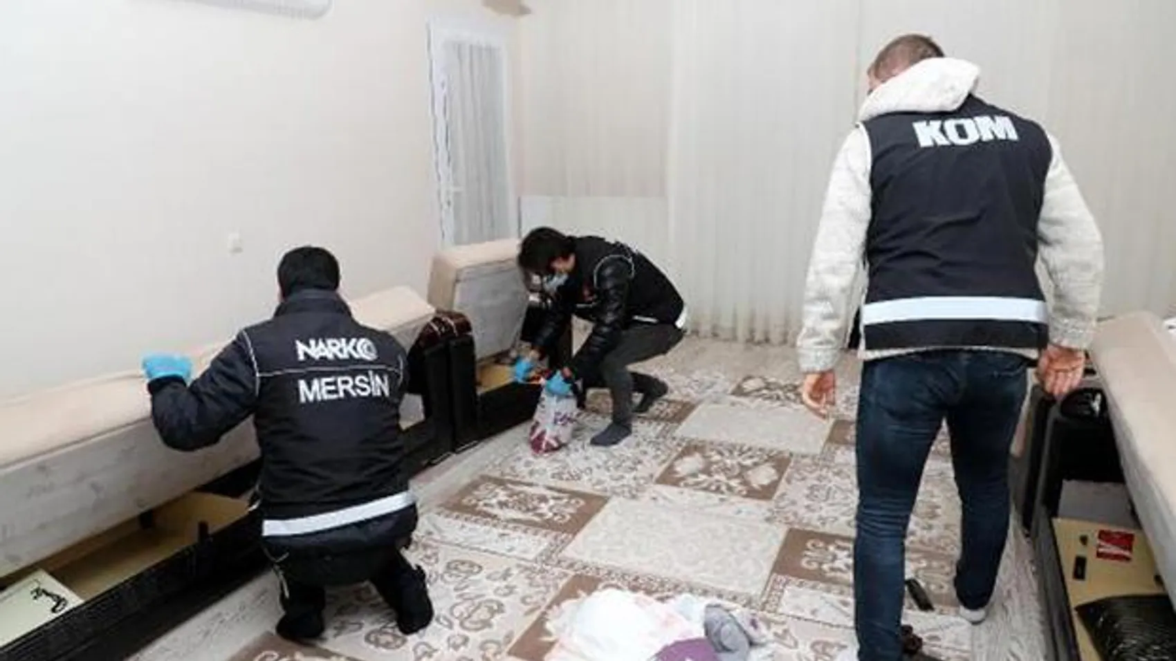 Mersin'de kaçakçı ve tefecilere operasyon: 12 gözaltı