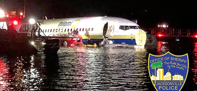 ABD'de uçak pistten çıkıp nehre indi!