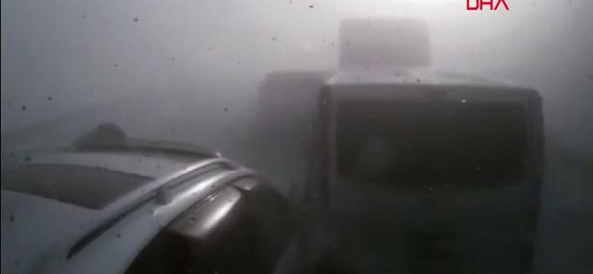 Otobüsün yoğun siste karıştığı zincirleme kaza kamerada