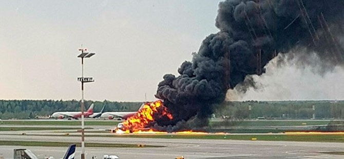 Rusya'da yolcu uçağı alev aldı: 1 ölü, 10 yaralı