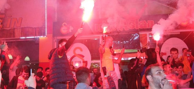Galatasaraylı taraftarlardan liderlik kutlaması